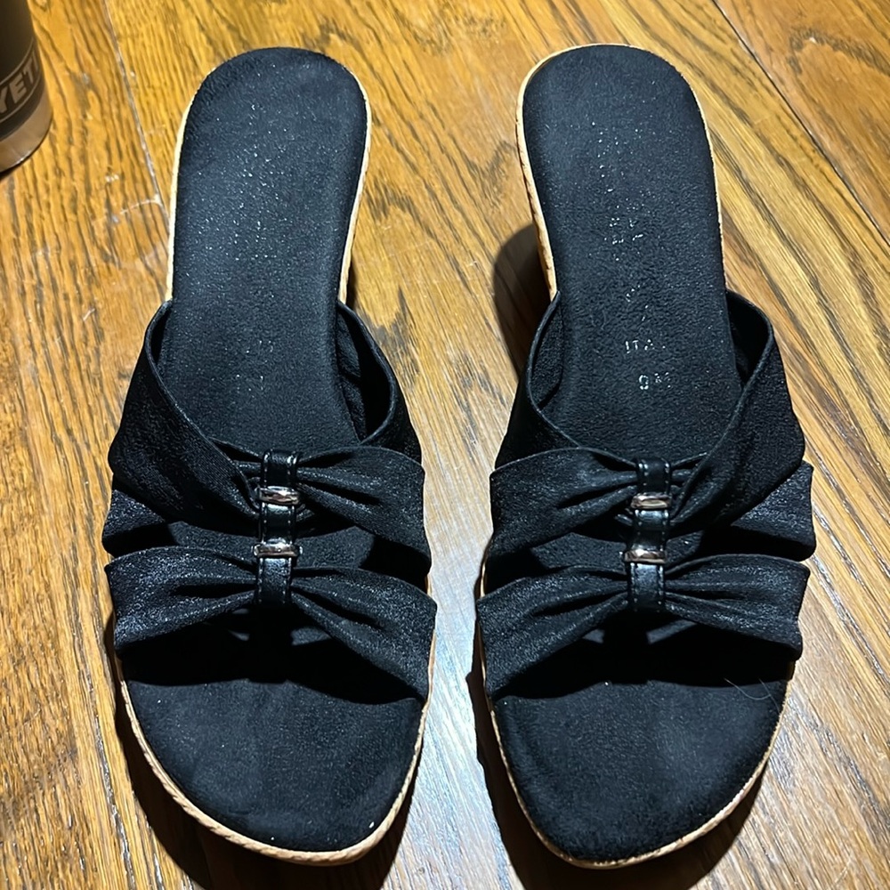 Italian Shoemaker sandals. Black size 9M